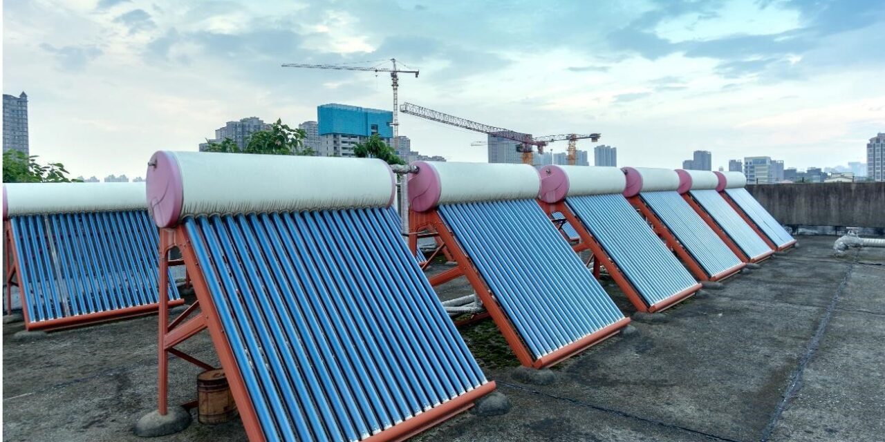 Aquecedores solares em indústrias: redução de custos e impacto ambiental.