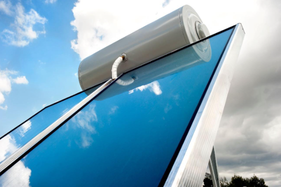 Como escolher entre aquecedor solar e aquecedor a gás para projetos residenciais e comerciais?
